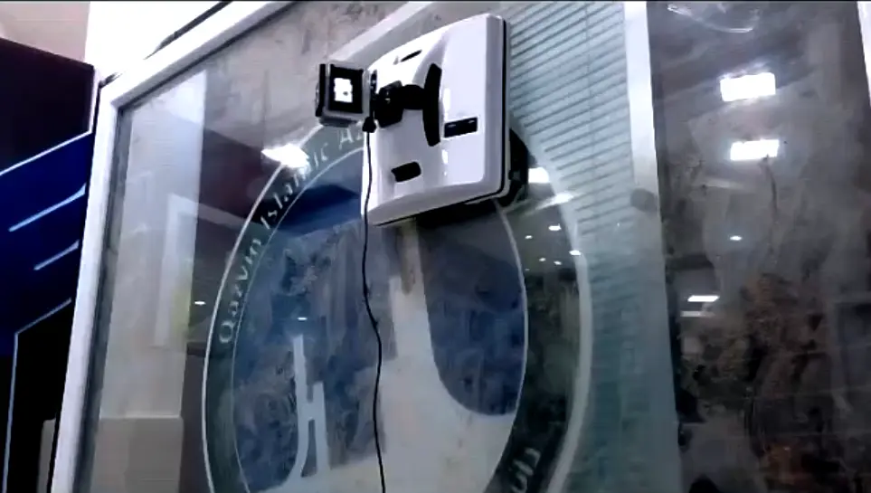 Autonomous Robotic Glass Cleaning Platform