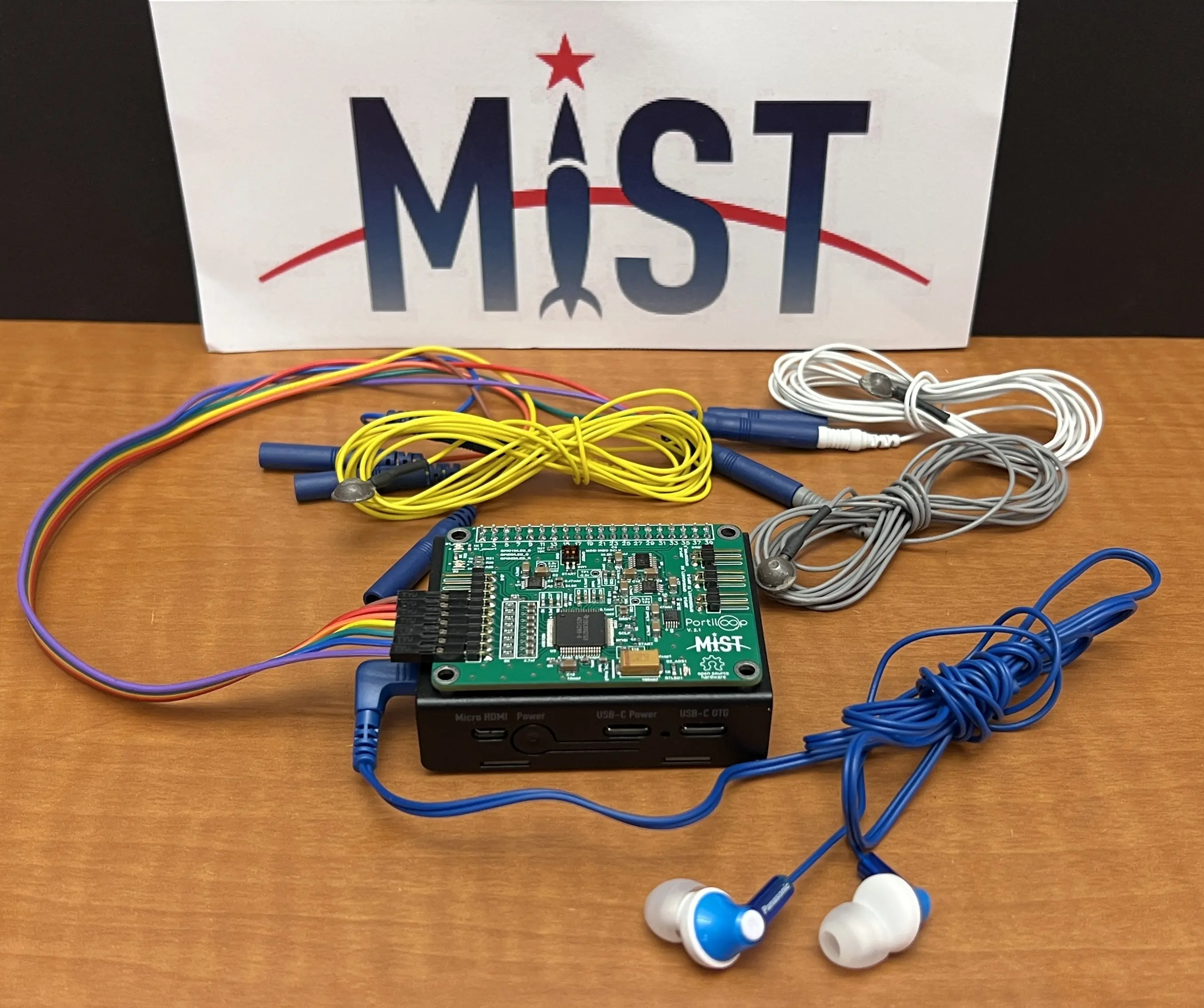 Portiloop v2 EEG acquisition and closed-loop stimulation hardware